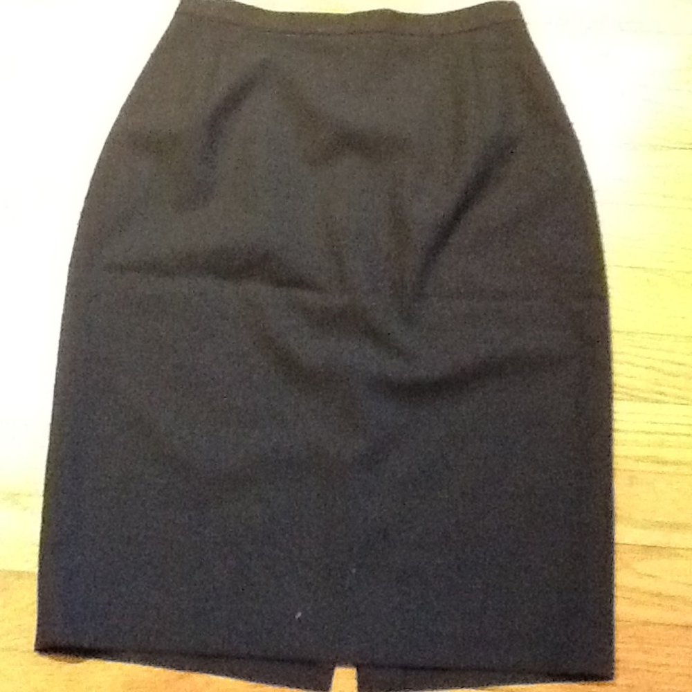 New Tahari Charcoal Gray Skirt